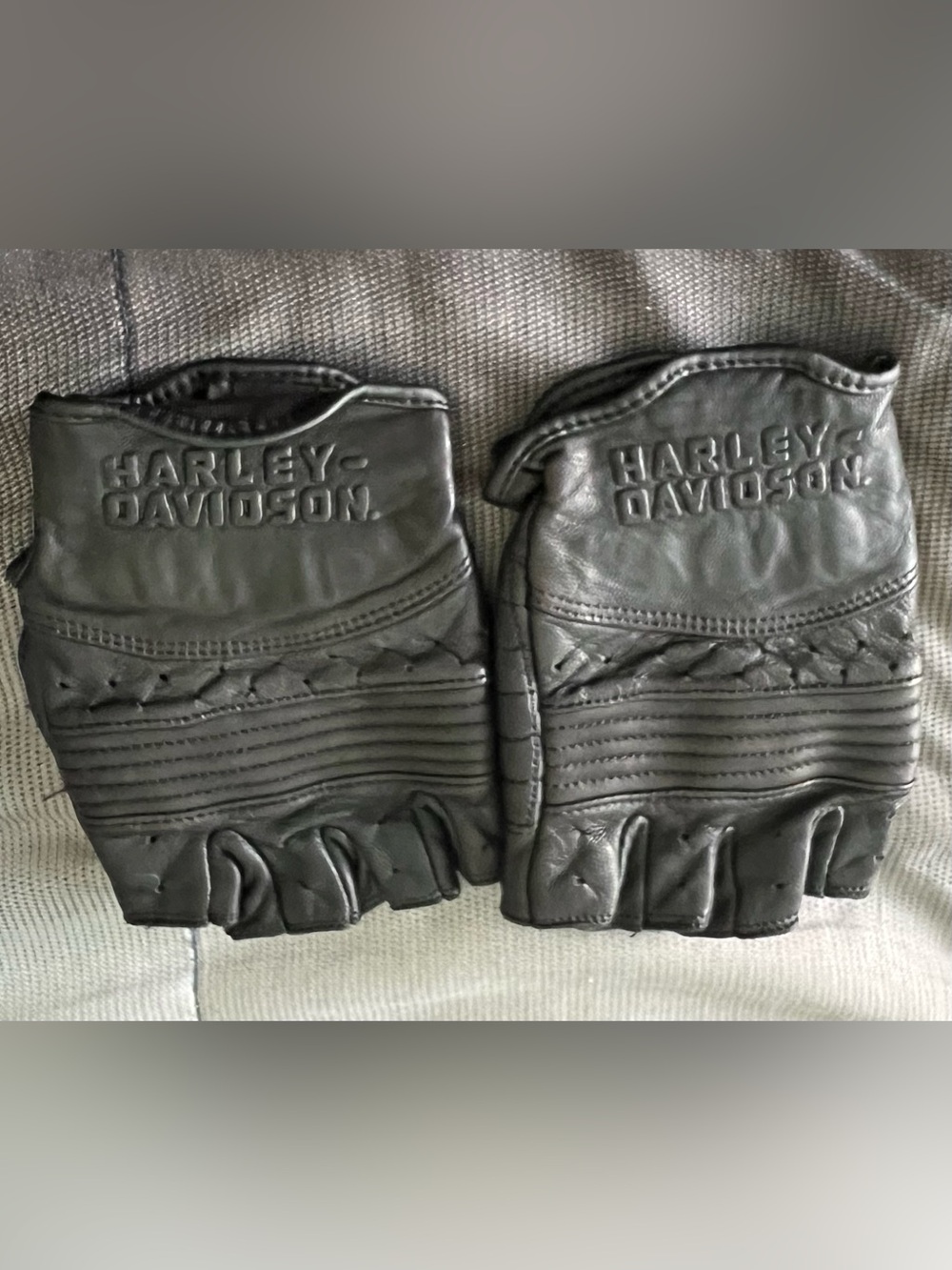 Harley-Davidson Black Leather Fingerless Motorcycle Gloves with Embossed Logo